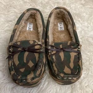 9-6 🌸 Max & Jake boys slippers camo print faux fur lined 11 mikey
